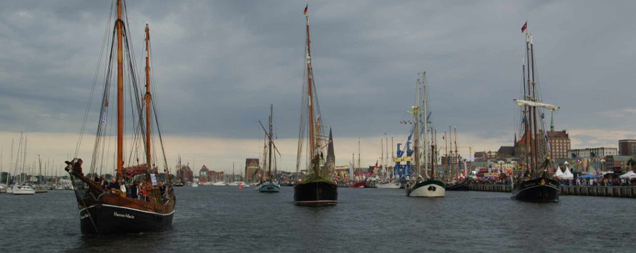 Hansesail Segelboote laufen aus